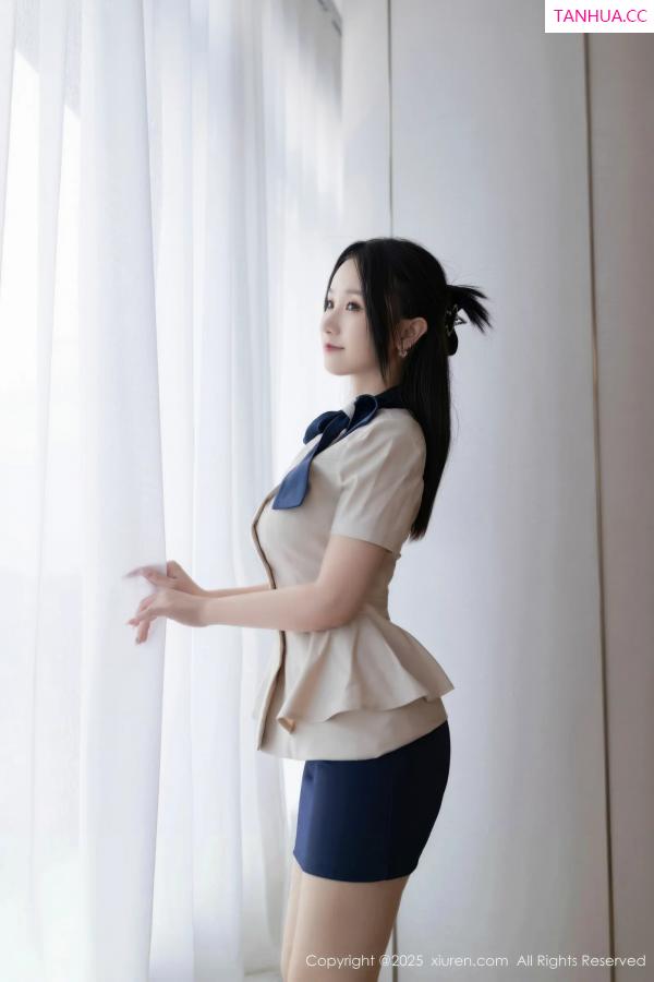   [XiuRen]高清写真图 2025.08.27 No.10697 杏子Yada 性感OL第6张图片